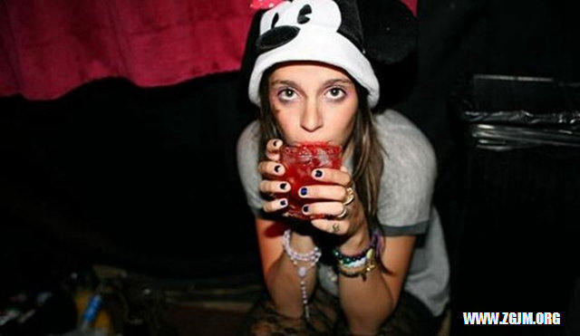 夢見滿嘴牙齒都掉光_周公解夢夢到滿嘴牙齒都掉光是什麼意思_做夢夢見滿嘴牙齒都掉光好不好_周公解夢官網