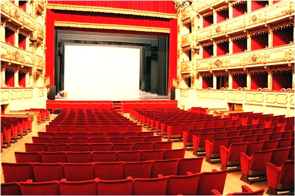 夢見女朋友被他人調戲有什麼說法_周公解夢官網