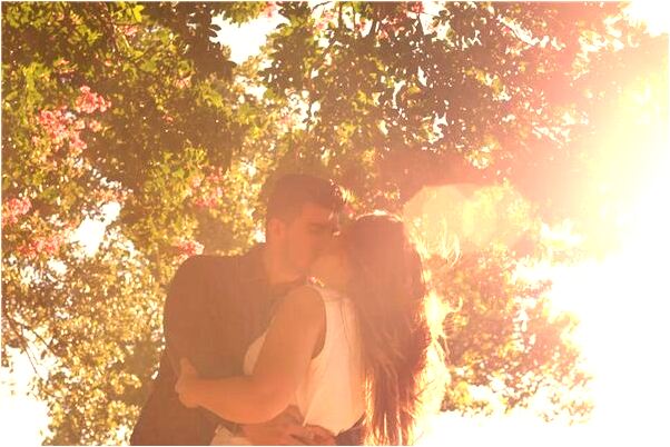 夢到雨中有人擁抱是什麼意思_周公解夢官網