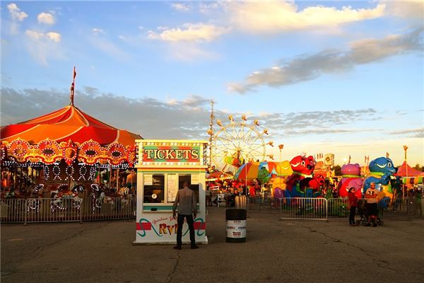 夢到了遊樂場玩會是什麼預兆_周公解夢