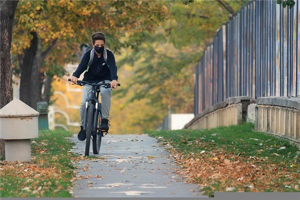 夢見騎車掉水裡是什麼徵兆_周公解夢