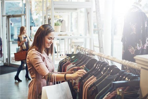 夢到選衣服什麼預兆_周公解夢