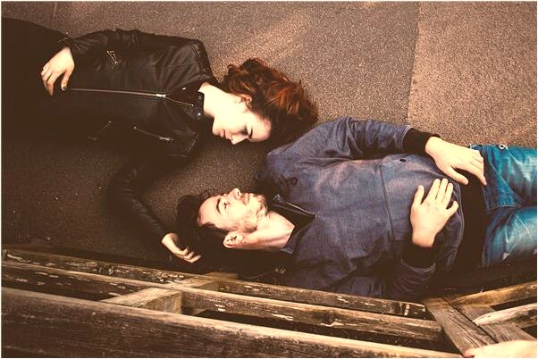 夢見梯子爬半截滑倒了怎么回事_周公解夢官網