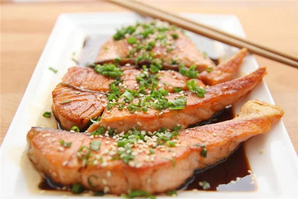 夢見自己吃魚_周公解夢