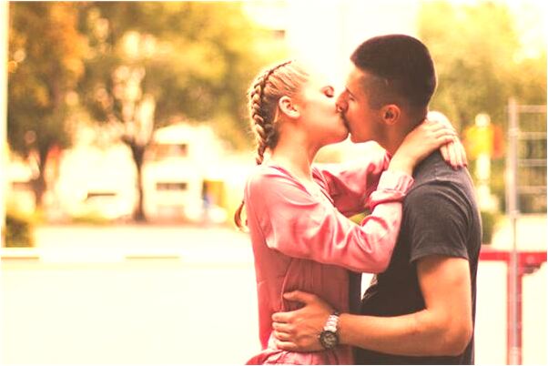 夢見自己跟一個女孩做愛是啥意思_周公解夢官網