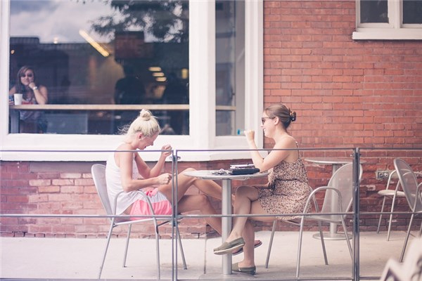 夢到了身邊的人意味著什麼_周公解夢