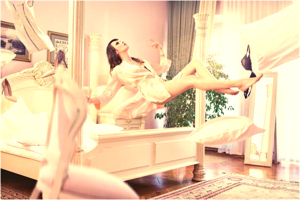 夢見有個男人摸著我的右手意味著什麼_周公解夢官網