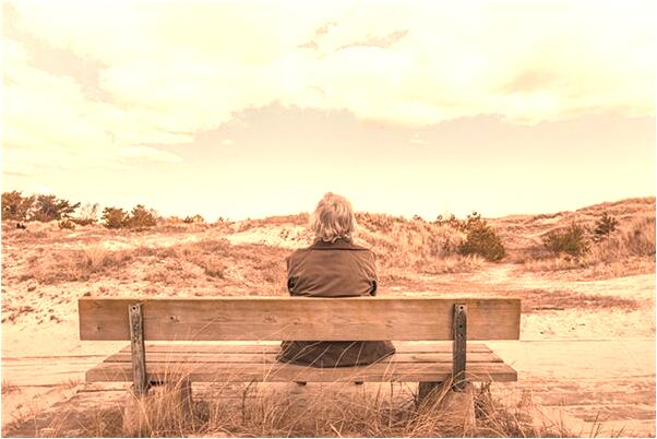 夢到下樓梯滑掉坐在木棟上落地會怎么樣_周公解夢官網