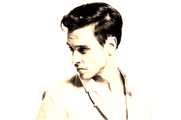 夢到了襪子有洞露出兩腳趾是什麼預兆？_周公解夢官網