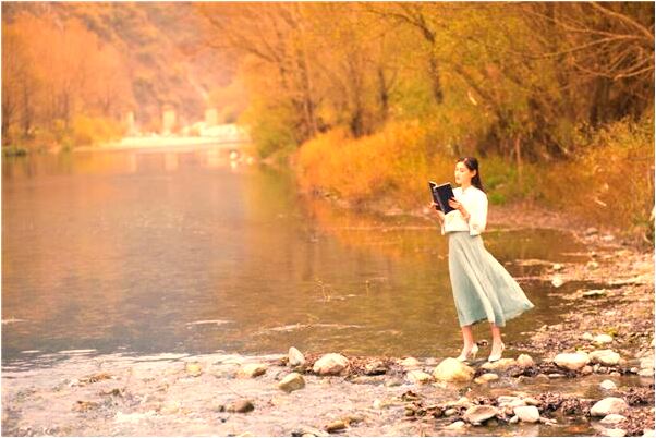 夢到了單位女同事親了她一口預示什麼_周公解夢官網