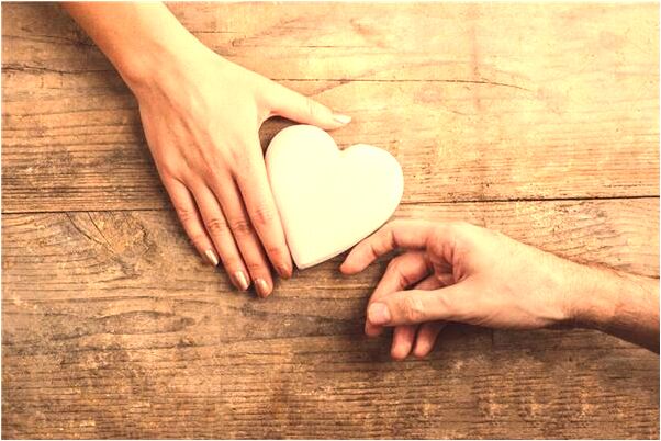 夢見我撈到死魚被人發現後哭了預示什麼_周公解夢官網