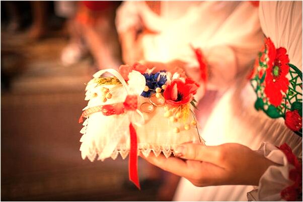 夢到了抱著的小男孩尿了是怎么回事_周公解夢官網