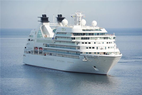 夢見船里進水但不沉_周公解夢