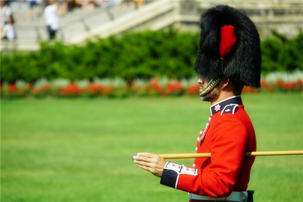 夢到了穿軍衣是好的徵兆嗎_周公解夢