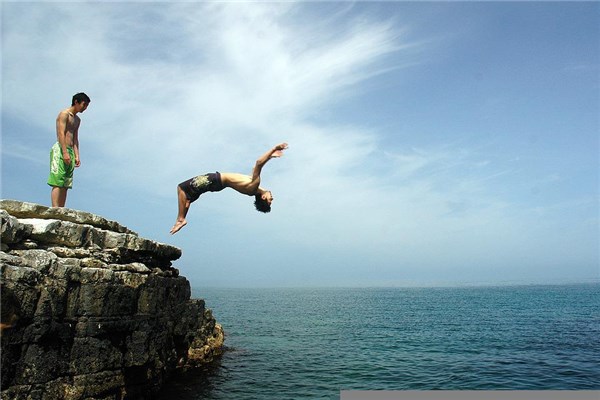 夢到了自己跳水會是什麼預兆_周公解夢