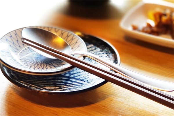 夢見碗筷_周公解夢