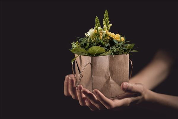 夢見死人給我東西是什麼兆頭_周公解夢