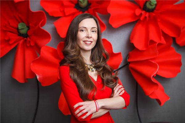 夢到了穿紅上衣是什麼預兆_周公解夢