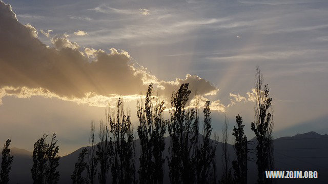 夢見別人跳樓沒死_周公解夢夢到別人跳樓沒死是什麼意思_做夢夢見別人跳樓沒死好不好_周公解夢官網