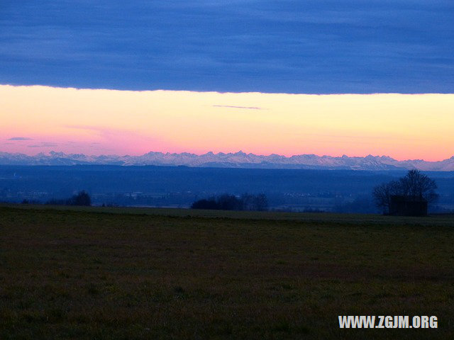 夢見蛇往自己身上鑽_周公解夢夢到蛇往自己身上鑽是什麼意思_做夢夢見蛇往自己身上鑽好不好_周公解夢官網
