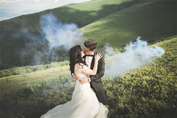 夢見自己婚禮_周公解夢