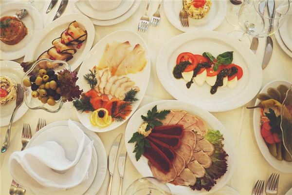 夢到了吃大魚大肉是什麼預兆_周公解夢