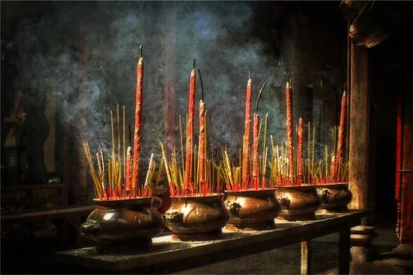 夢見上香斷了_周公解夢