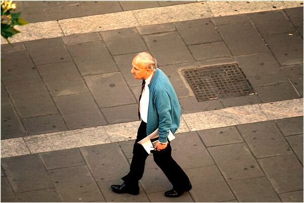 夢到了頭髮掉的剩幾根會是什麼預兆_周公解夢官網