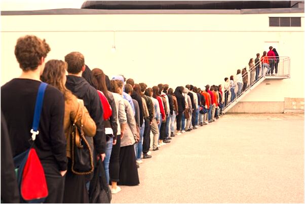 夢到了自己打一隻小黑狗會是什麼預兆_周公解夢官網