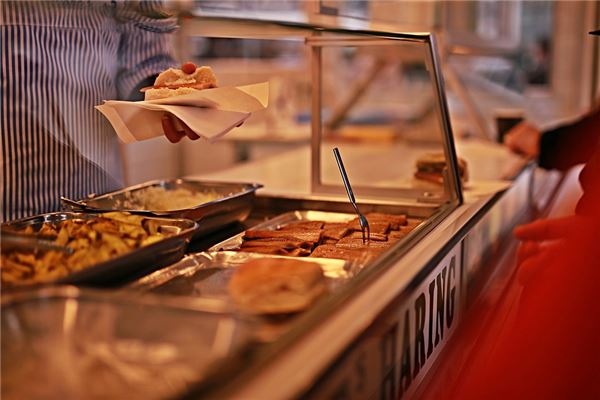 夢見在學校吃飯意味著什麼_周公解夢