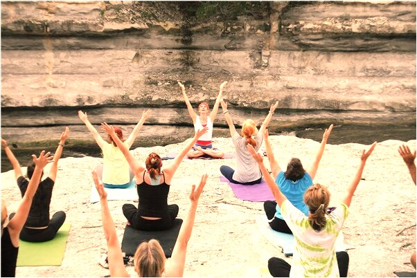 夢見鞋不合腳光腳走路是什麼預兆？_周公解夢官網