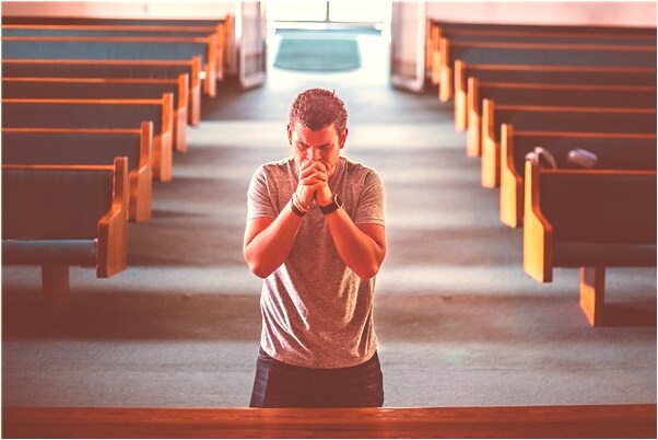 夢見陌生人摸腳是啥預兆_周公解夢官網