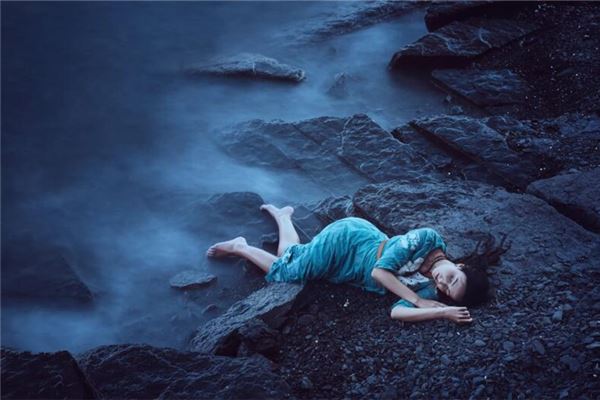 女兒夢見自己母親死了_周公解夢