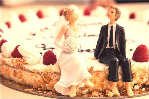 夢到車掉溝里了是啥意思_周公解夢官網