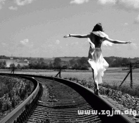 在新歡舊愛間徘徊的星座女_十二星座