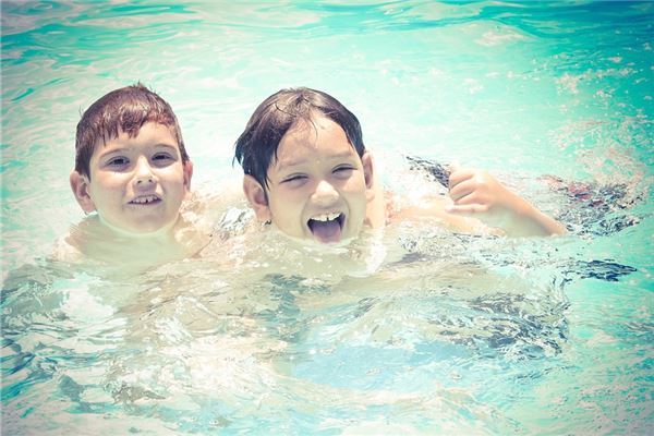 夢到兒子在水裡是什麼預兆？_周公解夢