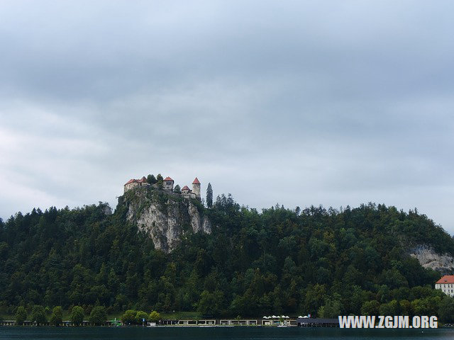夢見穿白鞋_周公解夢夢到穿白鞋是什麼意思_做夢夢見穿白鞋好不好_周公解夢官網