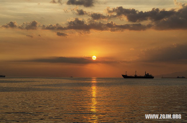 夢見與服務員吵架_周公解夢夢到與服務員吵架是什麼意思_做夢夢見與服務員吵架好不好_周公解夢官網