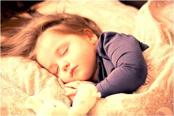 夢到老婆生孩子腳放在兩個水裡是什麼預兆？_周公解夢官網