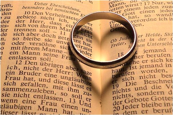 夢見砸衣服預示著什麼_周公解夢官網