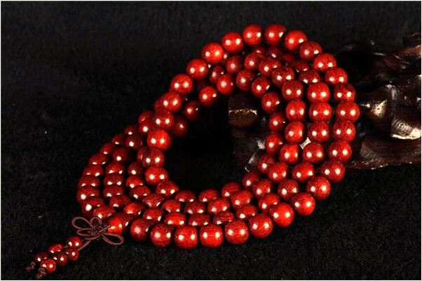 夢到同時穿不同顏色的鞋子怎么說_周公解夢官網