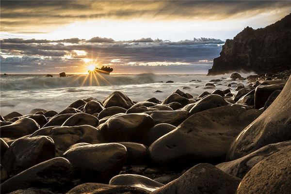 夢見亂石是凶兆還是吉兆_周公解夢