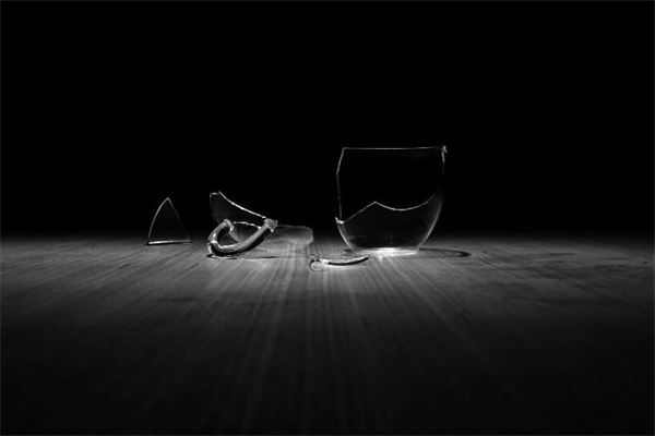 夢見摔碎是怎么回事_周公解夢