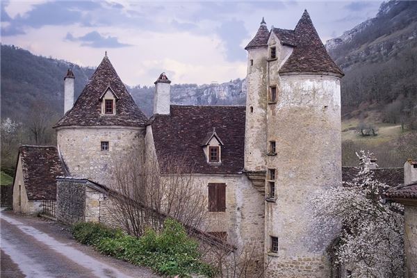 夢見房子塔是凶兆還是吉兆_周公解夢