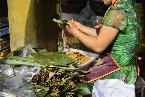 夢見自己和別人包粽子_周公解夢