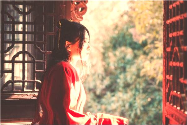 夢到了女孩掉入水中會是什麼預兆_周公解夢官網