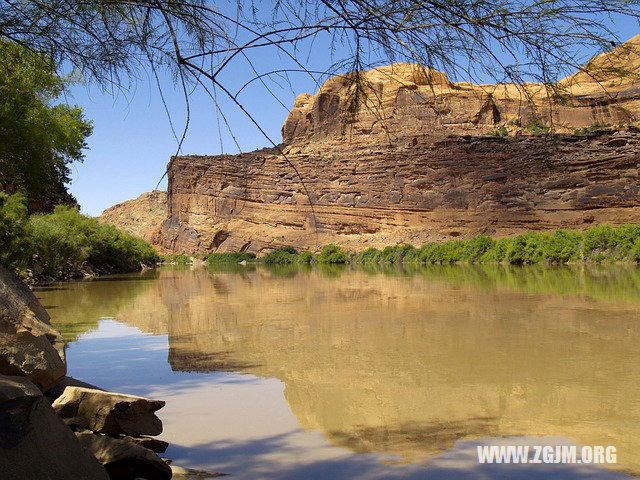 夢見朋友開車_周公解夢夢到朋友開車是什麼意思_做夢夢見朋友開車好不好_周公解夢官網