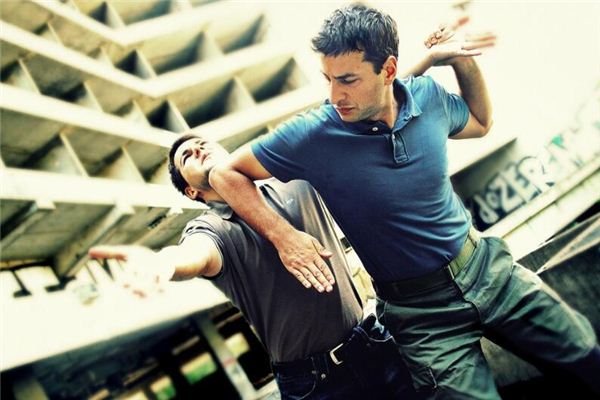 夢見跟別人打架是什麼_周公解夢