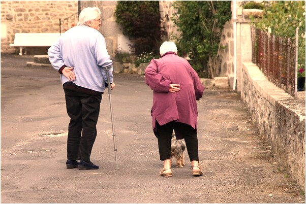 夢見在很大的水上游泳是凶兆還是吉兆_周公解夢官網