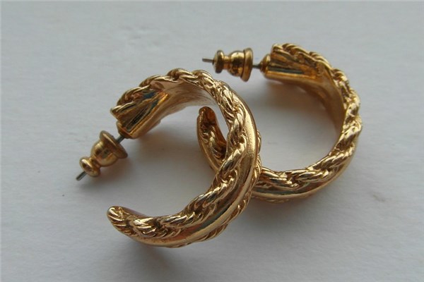 夢到了黃金耳環是什麼預兆_周公解夢